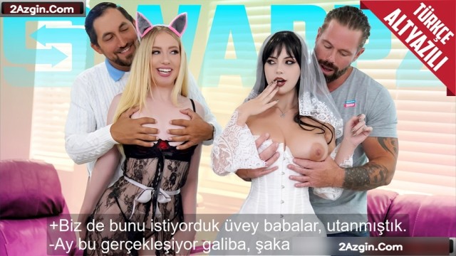 Anime kostümü giyen kaşar kızlar kaslı üvey babalarla değişerek sikiştiler