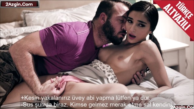 Kendisine oynaşan üvey kız kardeşini herkes uyumak üzereyken zorla sikti